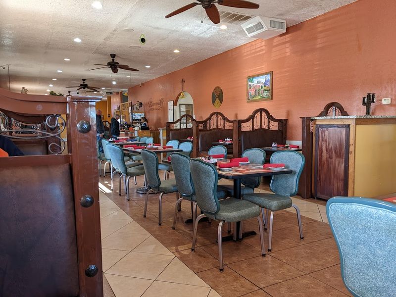 The Atmosphere Inside: Round Booths, Clean Spaces, and Family Vibes