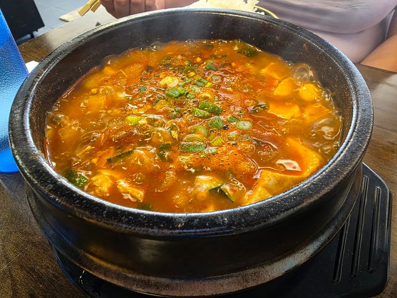 Why Manna Is Worth the Trip to Auburn Hills