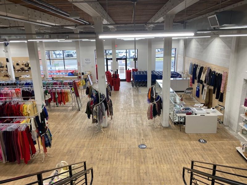 The Store's Atmosphere and Overall Layout