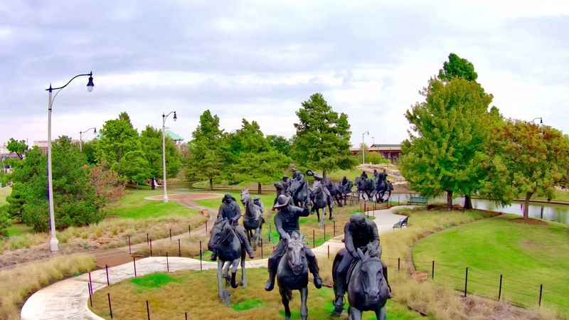 A moving scene frozen in bronze