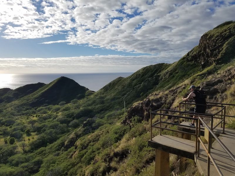 Hike Diamond Head Crater (O'ahu)