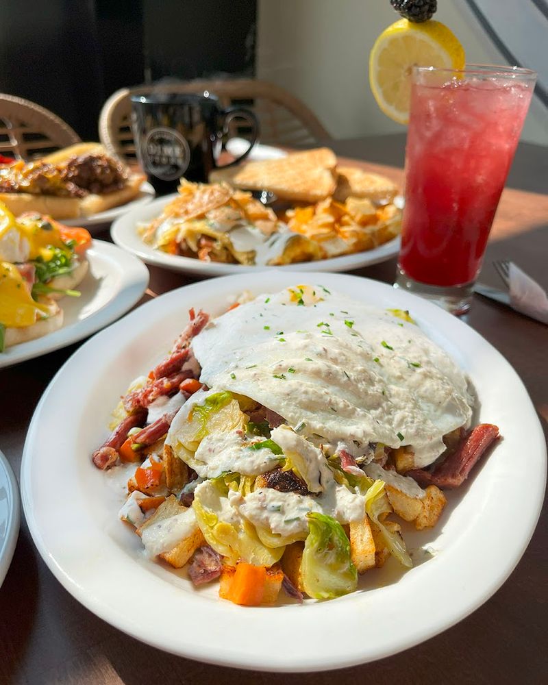 Coffee, Juice, and the Morning Drinks That Set the Tone