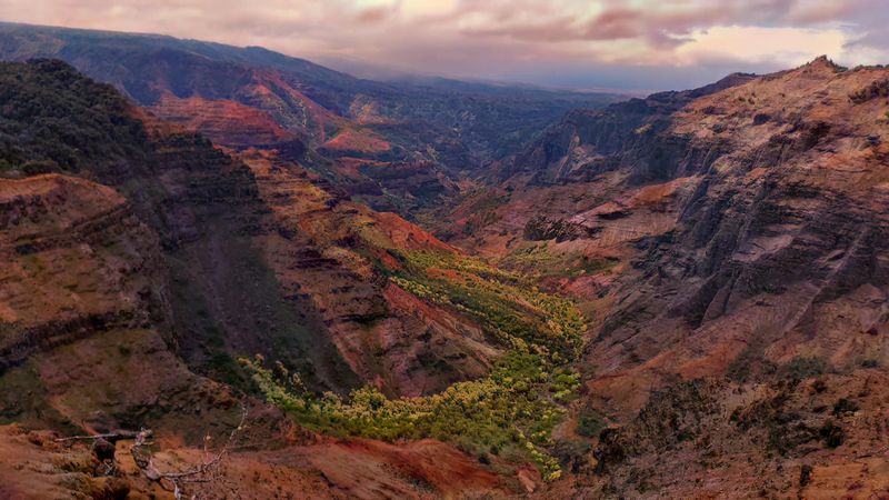 Hike Waimea Canyon (Kaua'i)
