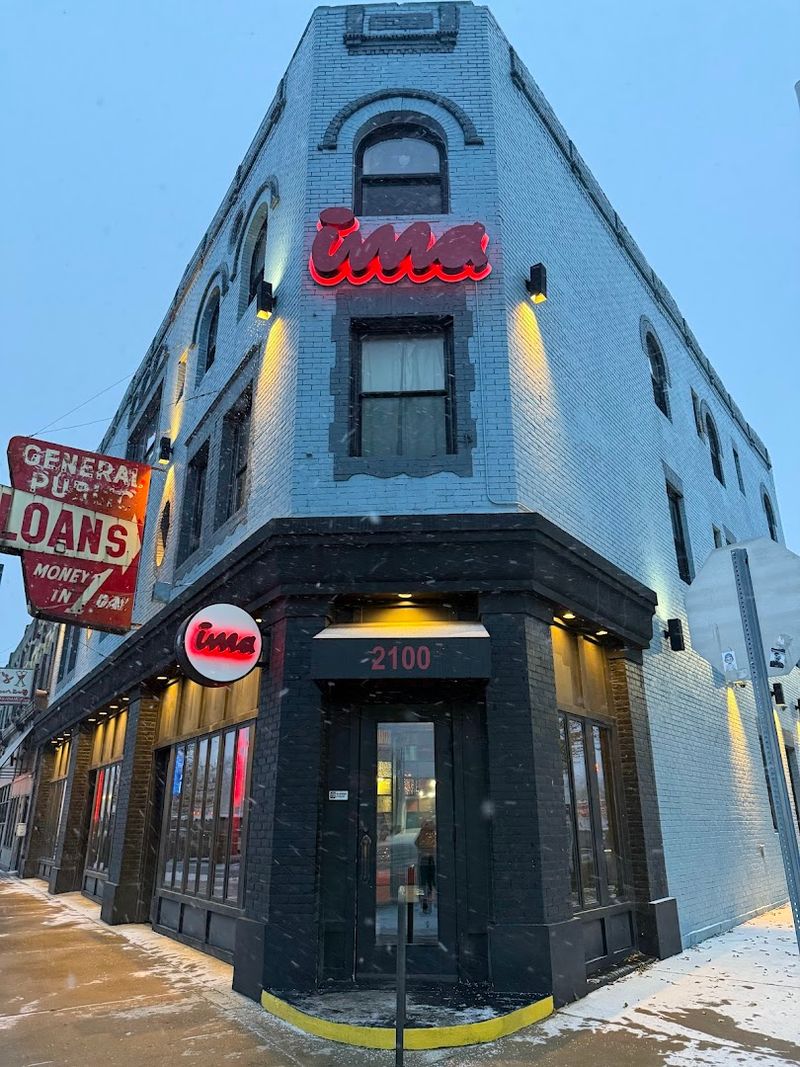 Reservations, Walk-Ins, Parking, and Practical Tips