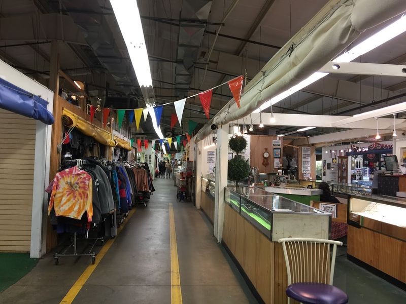 A place for regulars and weekend wanderers