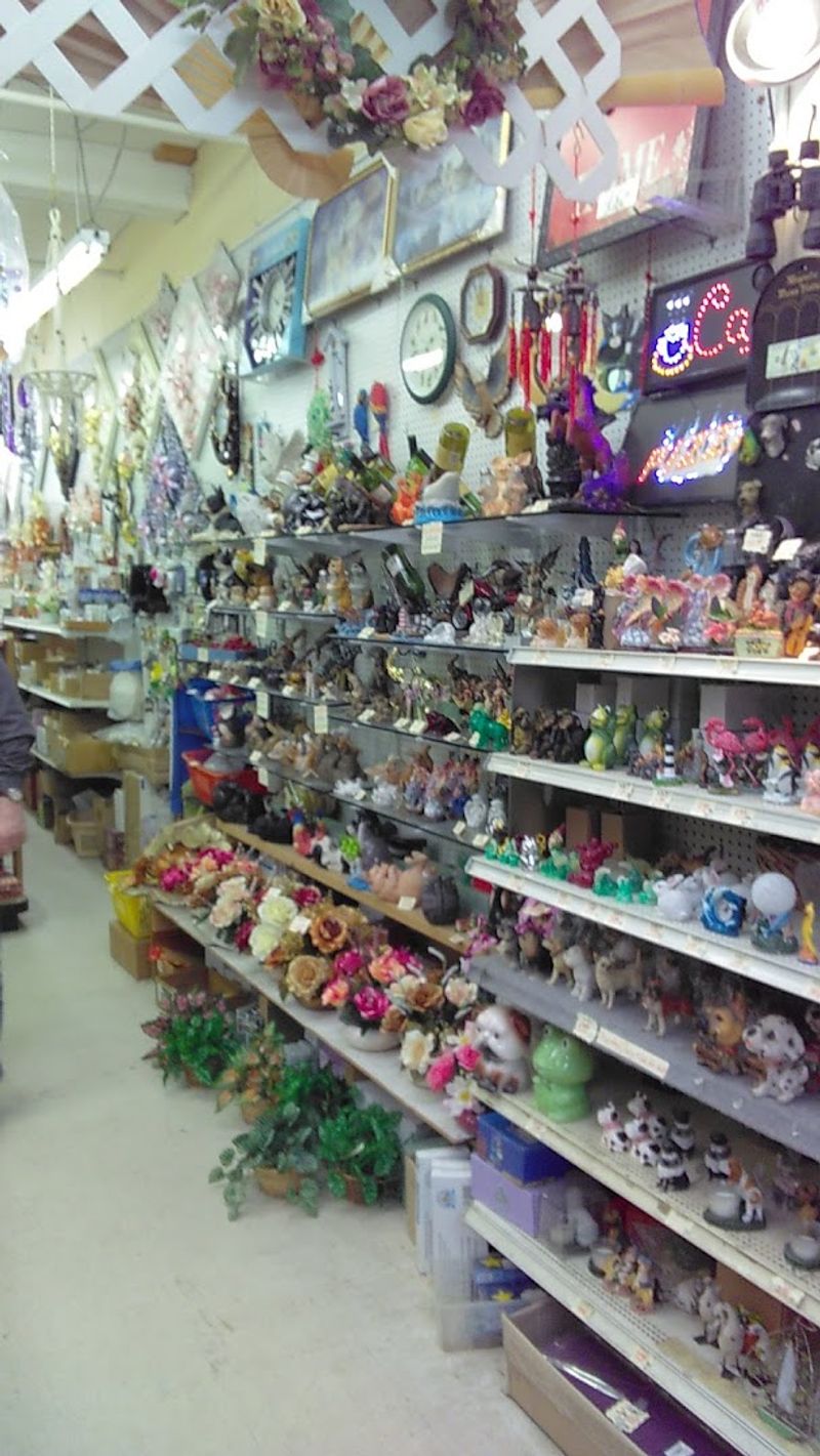 The Flea Market Side: Thrift, Vintage, and Surprises