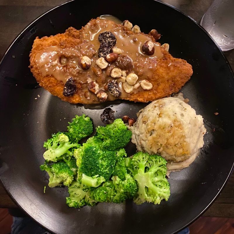 Hazelnut Chicken and Dry Rub Ribs Worth the Drive