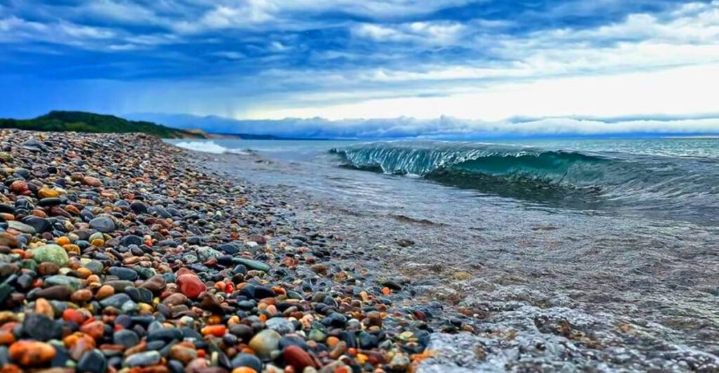 From Agates to Hidden Gems: 10 Rockhounding Hotspots in Michigan’s Upper Peninsula