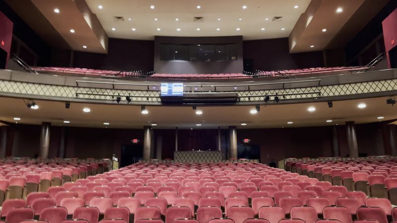 A Theater That Welcomes More People