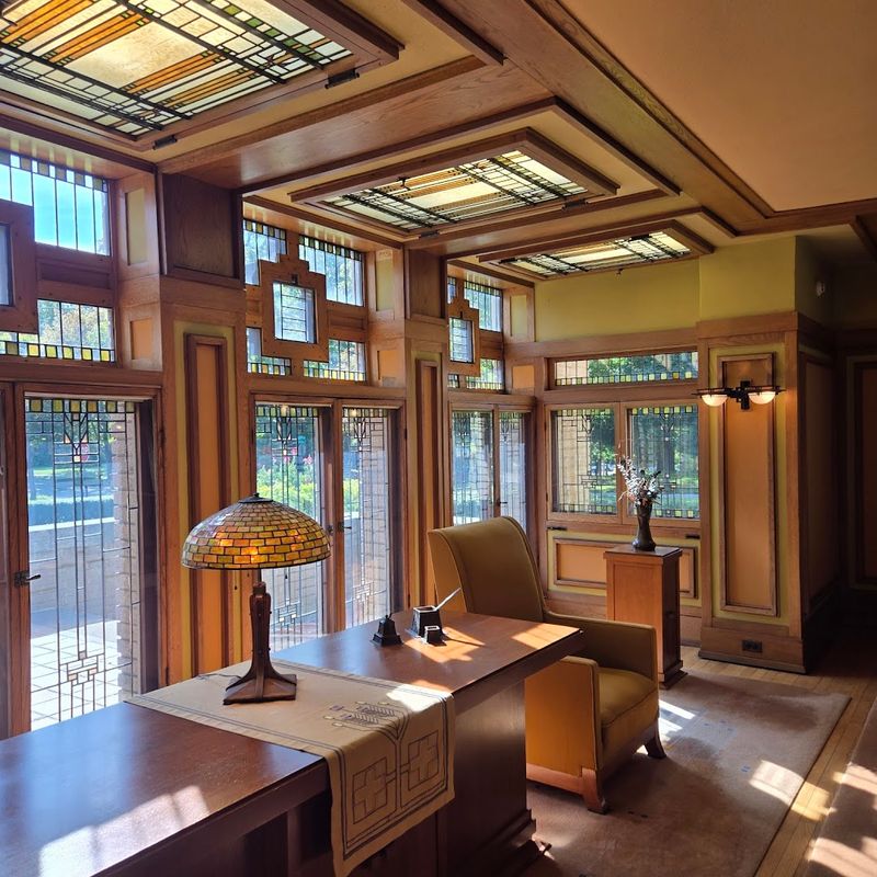 A Frank Lloyd Wright bonus around the corner