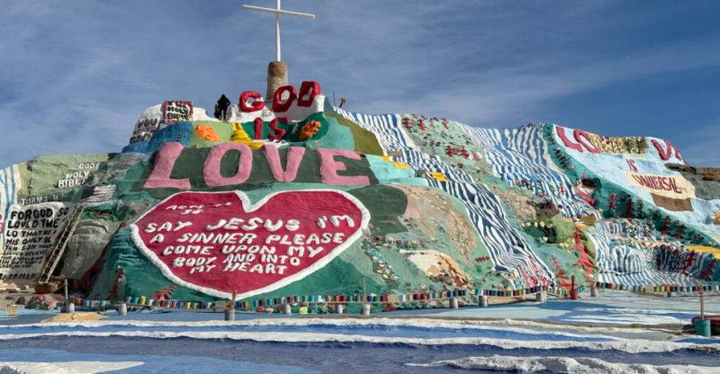 Hidden Desert Landmark in California Built by One Man Becomes Global Symbol of Faith and Art