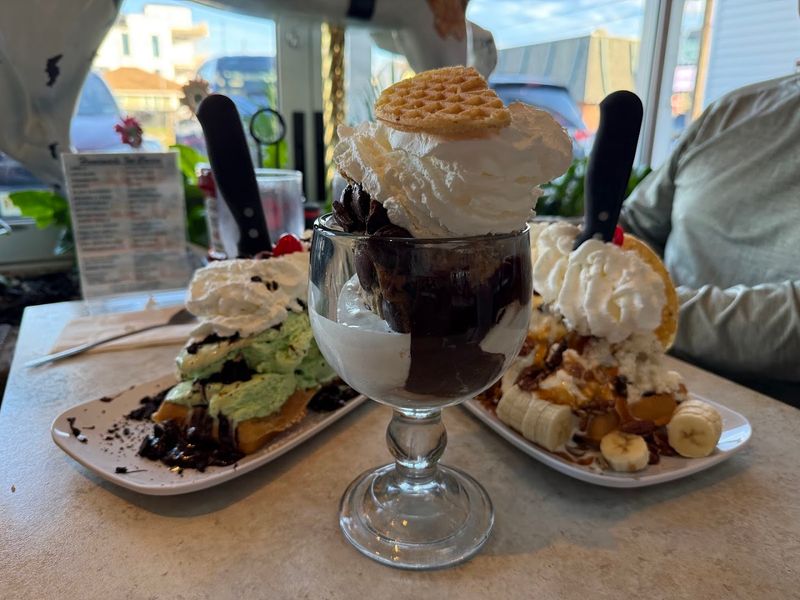 The Ice Cream Parlor Experience: Sit-Down vs. Takeout