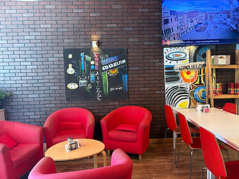 The Atmosphere That Makes People Stay Longer