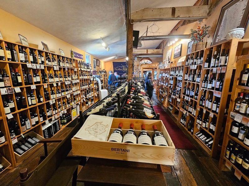The Wine Shop Hidden in the Back