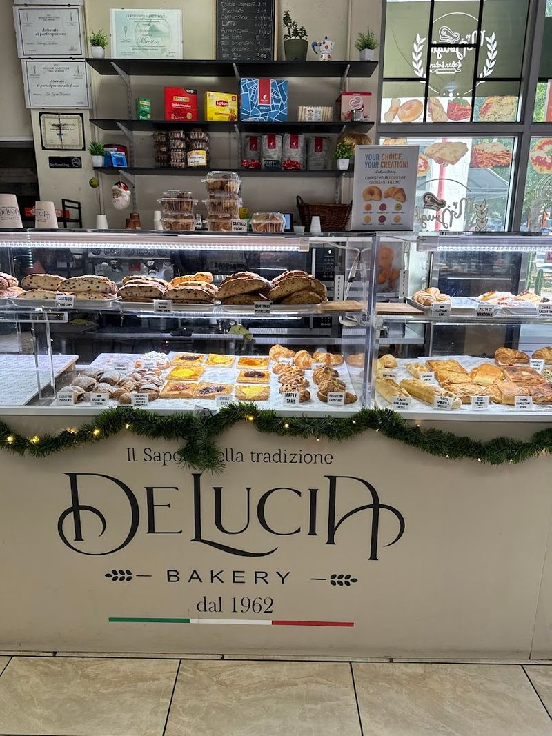 De Lucia Bakery (Miami Beach)
