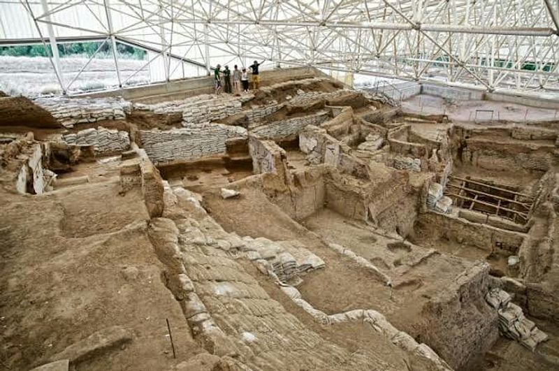 Catalhoyuk: A Prehistoric City With No Streets