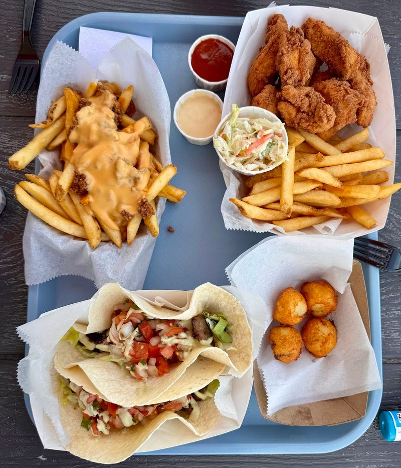 Food and Drinks Without Leaving the Sand