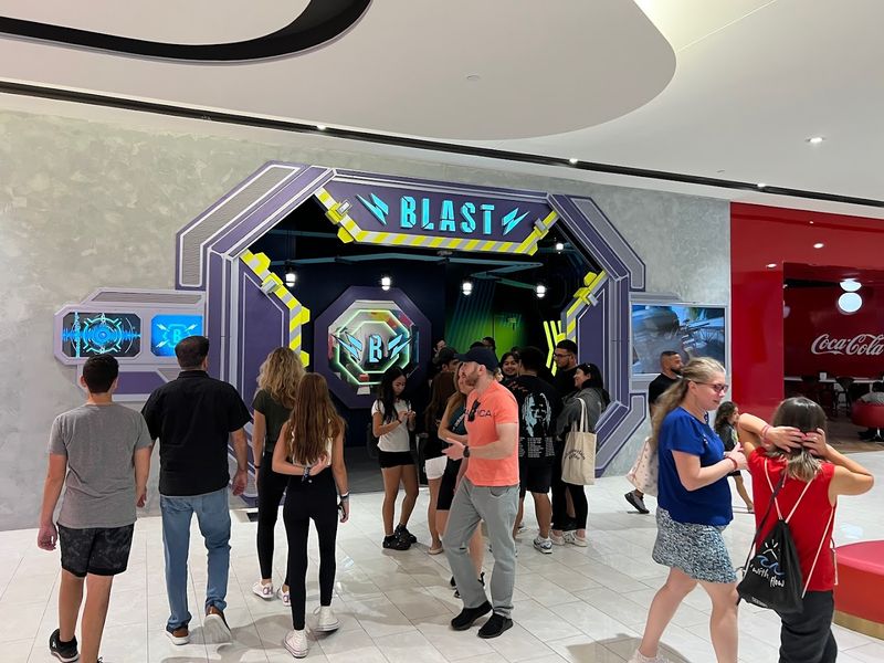 Solo Visitors and Group Dynamics