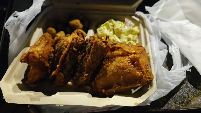 Michigan: Gus’s World Famous Fried Chicken, Detroit