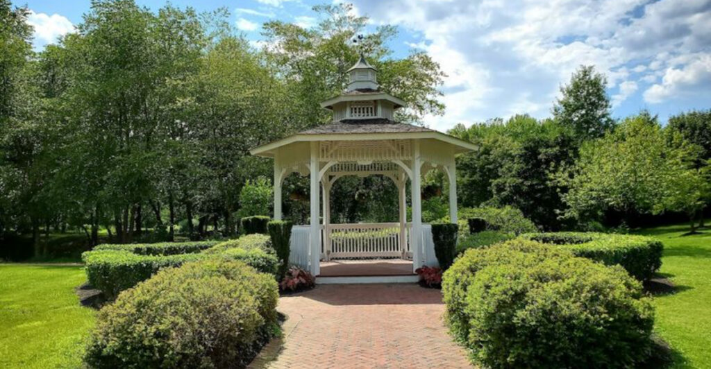 New Jersey’s Dreamy Mansion Garden Where Every Turn Looks Like a Postcard