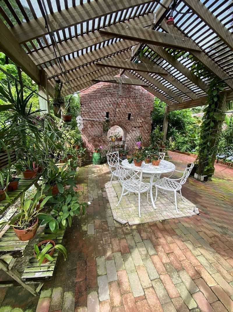 Free Entry and the Donation Model