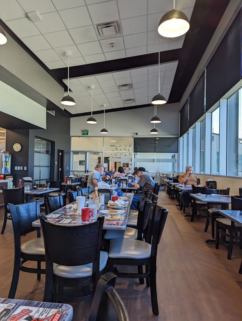 A Diner With a Runway View You Did Not Expect