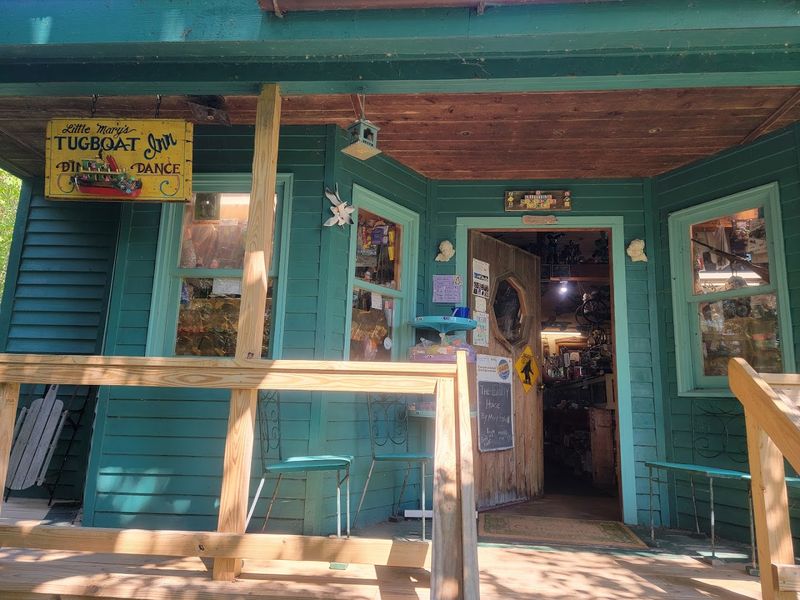 A playful stop in St James