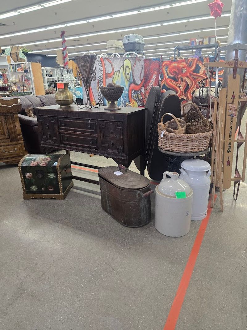 The Layout Inside: Spacious, Navigable, and Easy to Explore