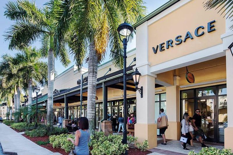 Luxury Brand Boutiques in the Colonnade Outlets