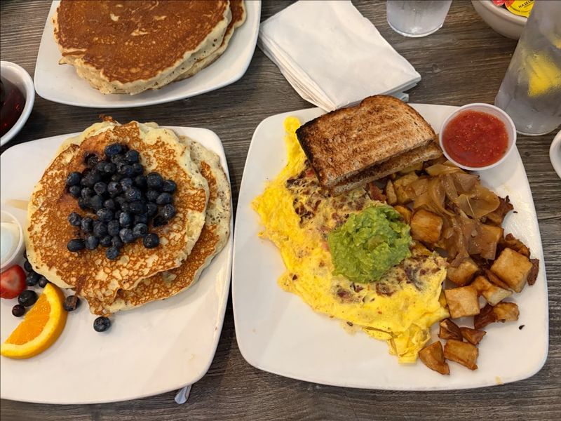 The Berry Fresh Slam: A Plate Built for Serious Appetites