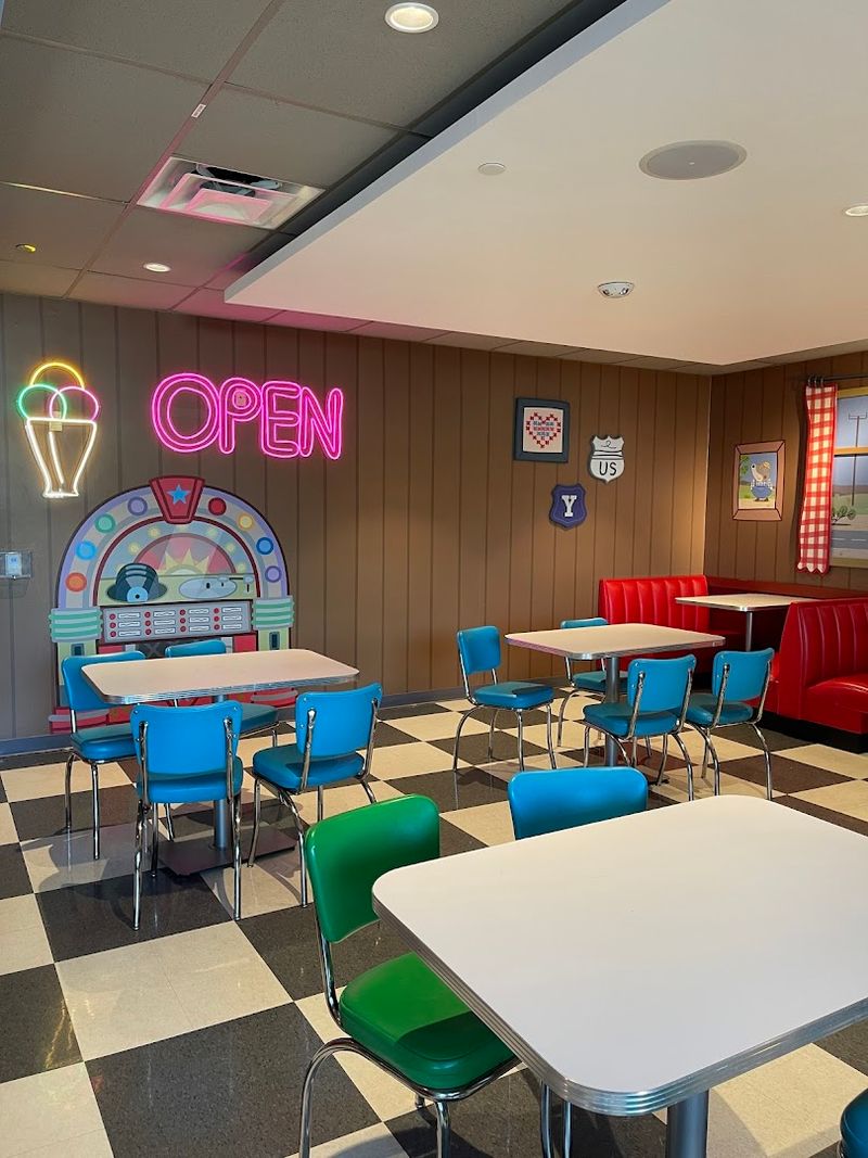 Food Options and What to Expect at the Diner