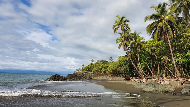 Playa Cavones (Costa Rica)