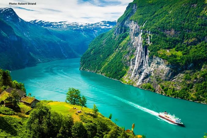 West Norwegian Fjords: Geirangerfjord & Naeroyfjord (Norway)