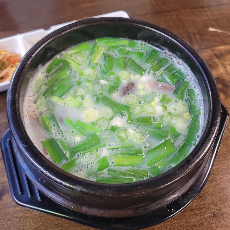 The Tteok Mandu Guk That Deserves a Dedicated Fan Club