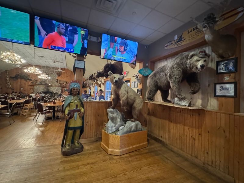 Why Pub 199 Keeps Drawing People Back