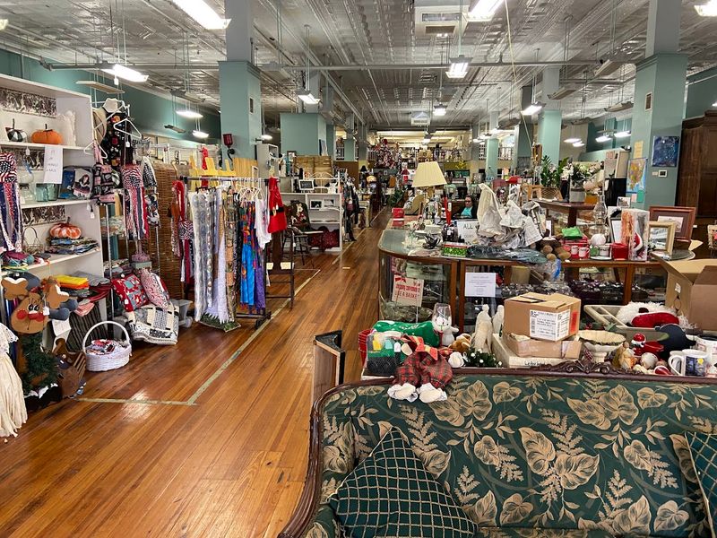 The Atmosphere and Vibe Inside the Building