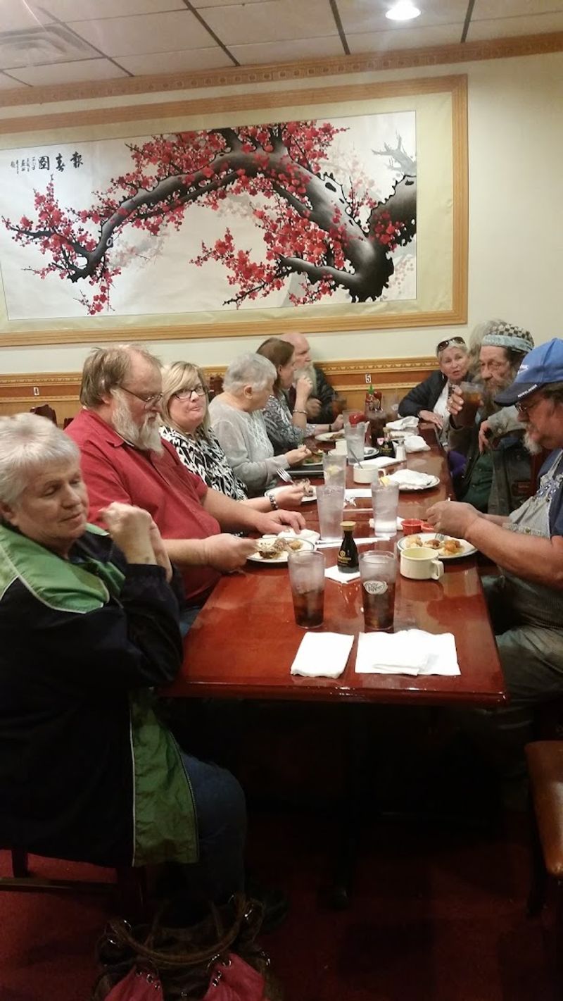 Service That Keeps Drinks Filled and Tables Clean