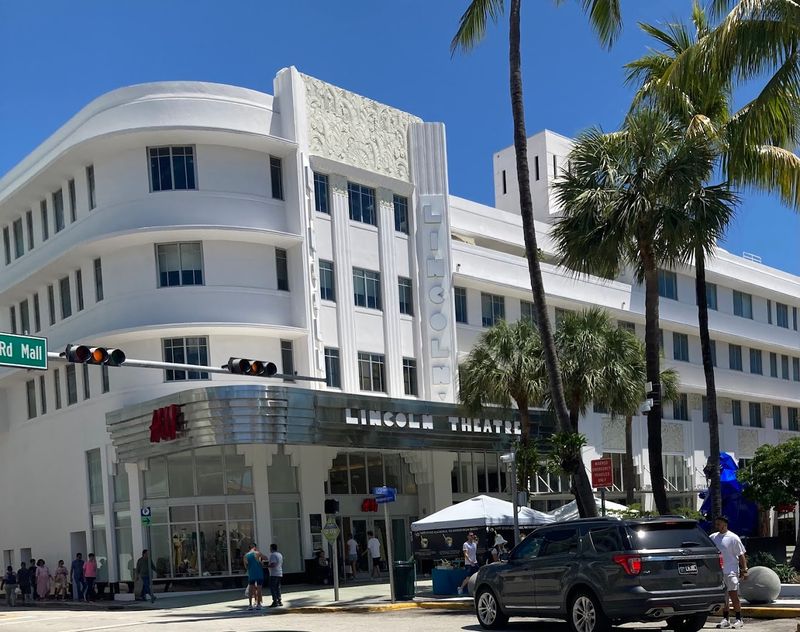 People-Watching as a Legitimate Hobby