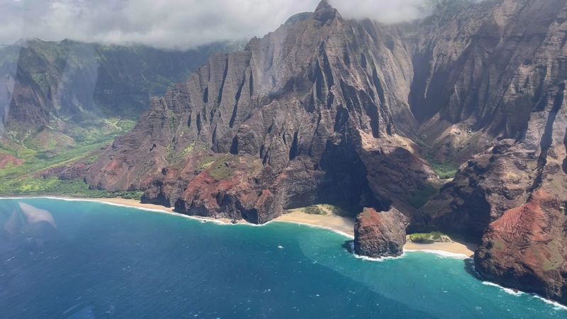Explore Nā Pali Coast (Kaua'i)