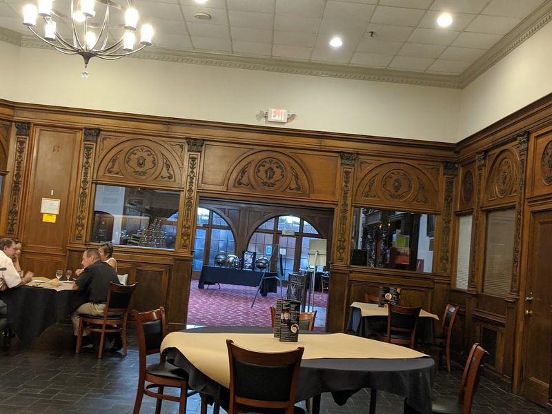 Live Music That Fills the Room