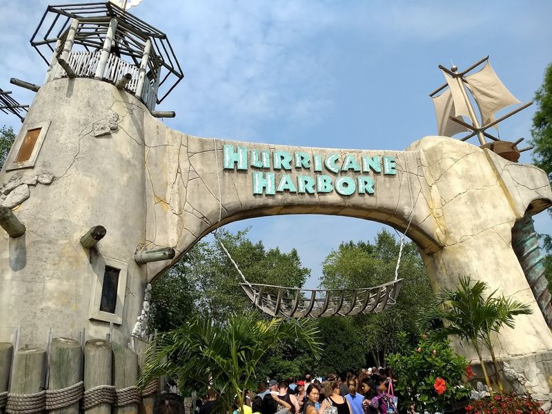 Hurricane Harbor Water Park: Summer Crowds and Cool Slides