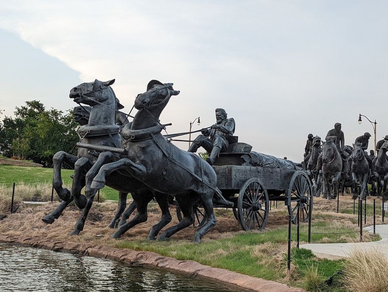 Best Times to Visit: Seasons, Crowds, and Canal Conditions