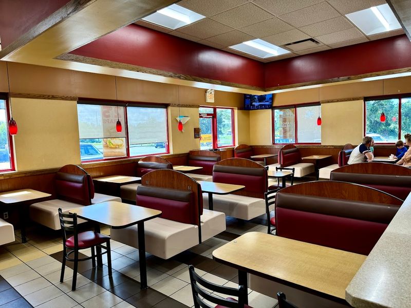 The Dining Room Keeps Things Clean and Comfortable