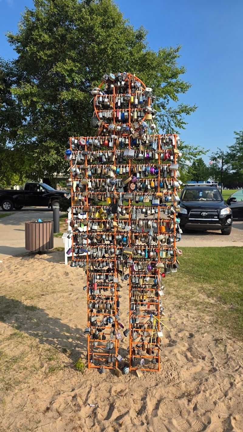 The Veteran Memorial Worth Slowing Down For