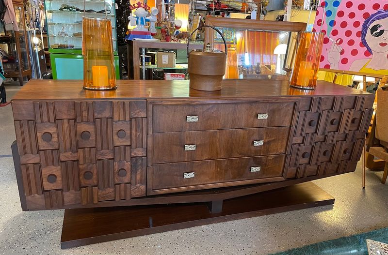 The Mid-Century Modern Furniture That Serious Collectors Seek Out