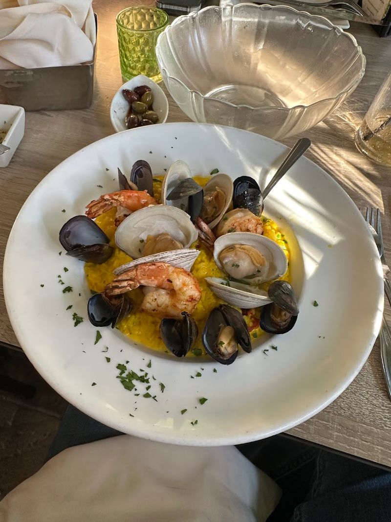 Weekly Specials That Give Regulars a Reason to Return