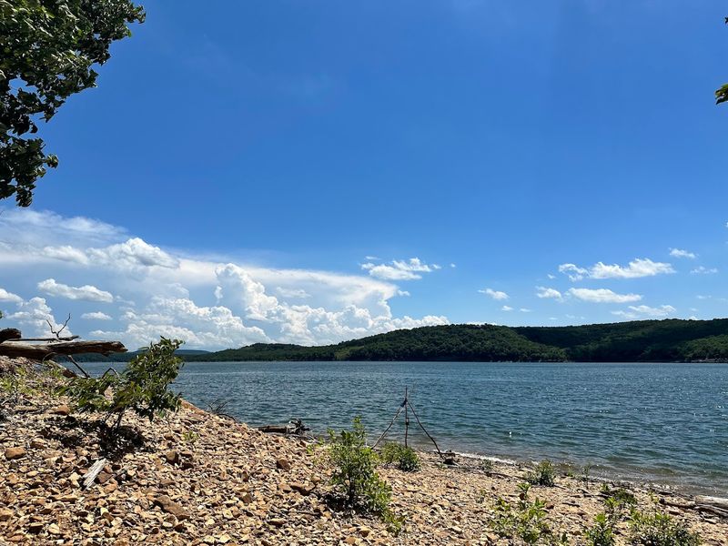 What Makes Lake Tenkiller the Perfect Setting