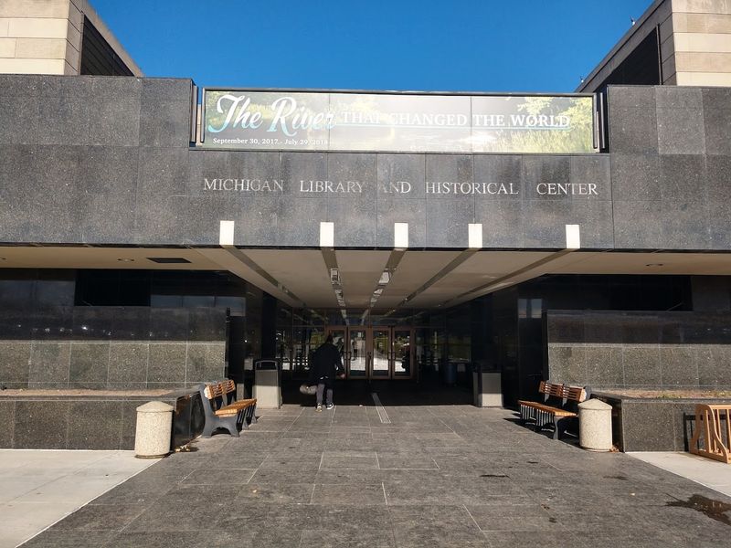 Admission Pricing and the Sunday Free Admission Policy