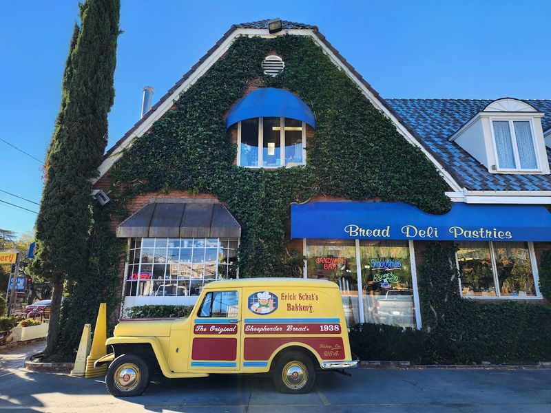 Schat’s Bakery – Bishop, CA (Since 1938)