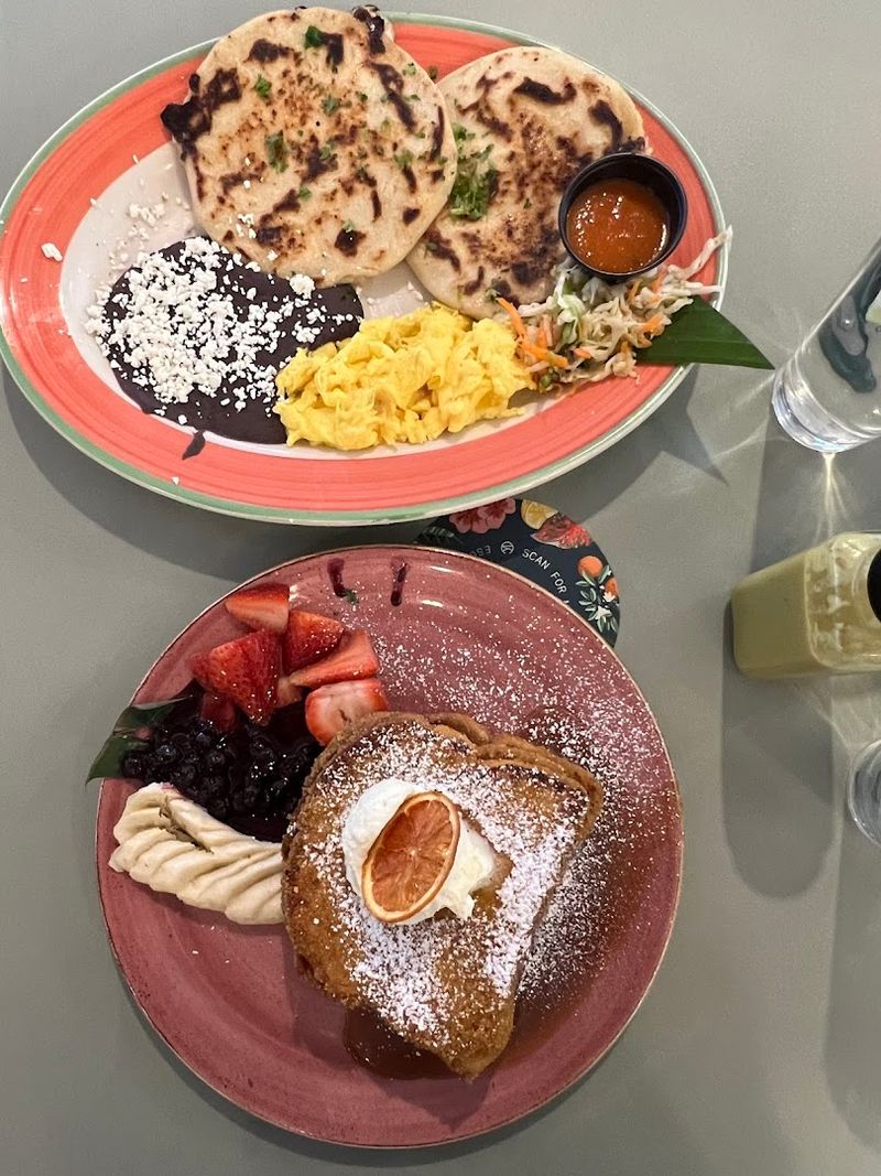 The Pupusas That People Cross Town For